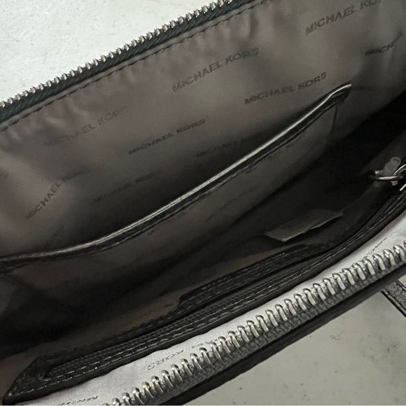 Michael Kors LT Pewter LG Dome Crossbody Leather Bag - Picture 7 of 14